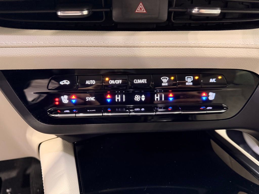 Used 2022 Buick Envision Avenir w/ Safety Package image 18