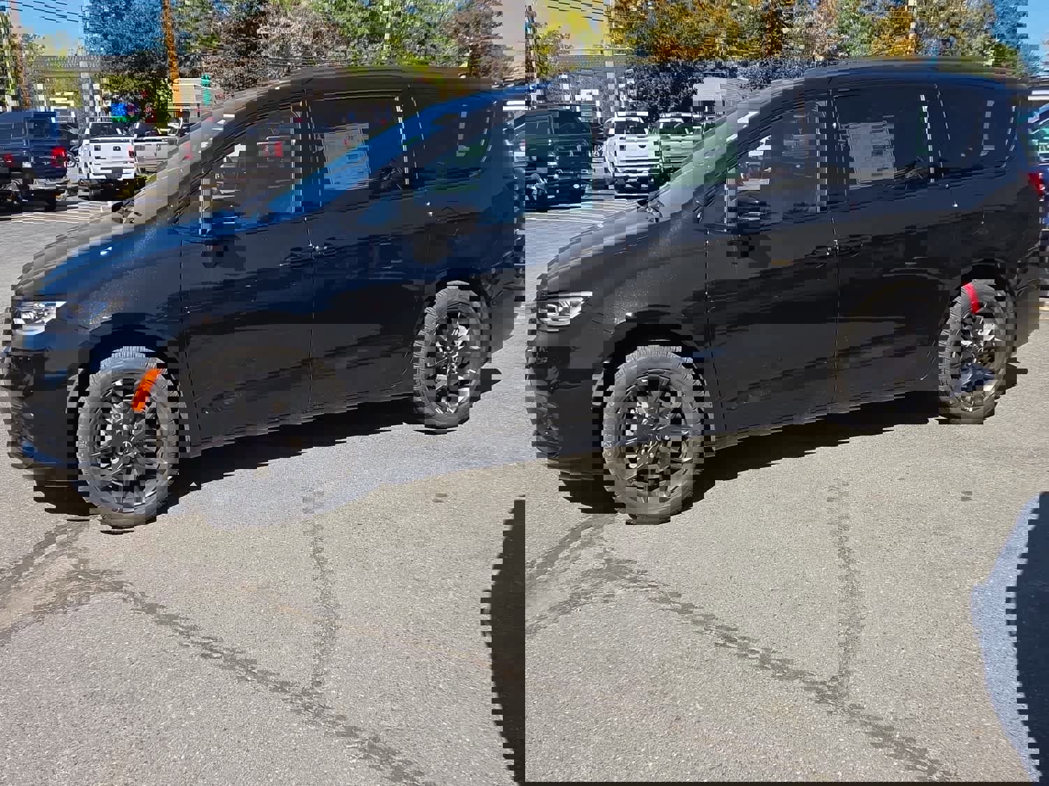 New 2026 Chrysler Pacifica Limited w/ S Appearance Package image 7