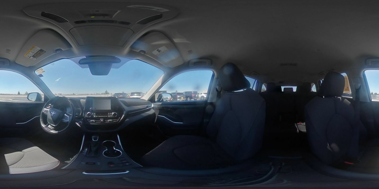 Used 2025 Toyota Highlander LE FWD image 43