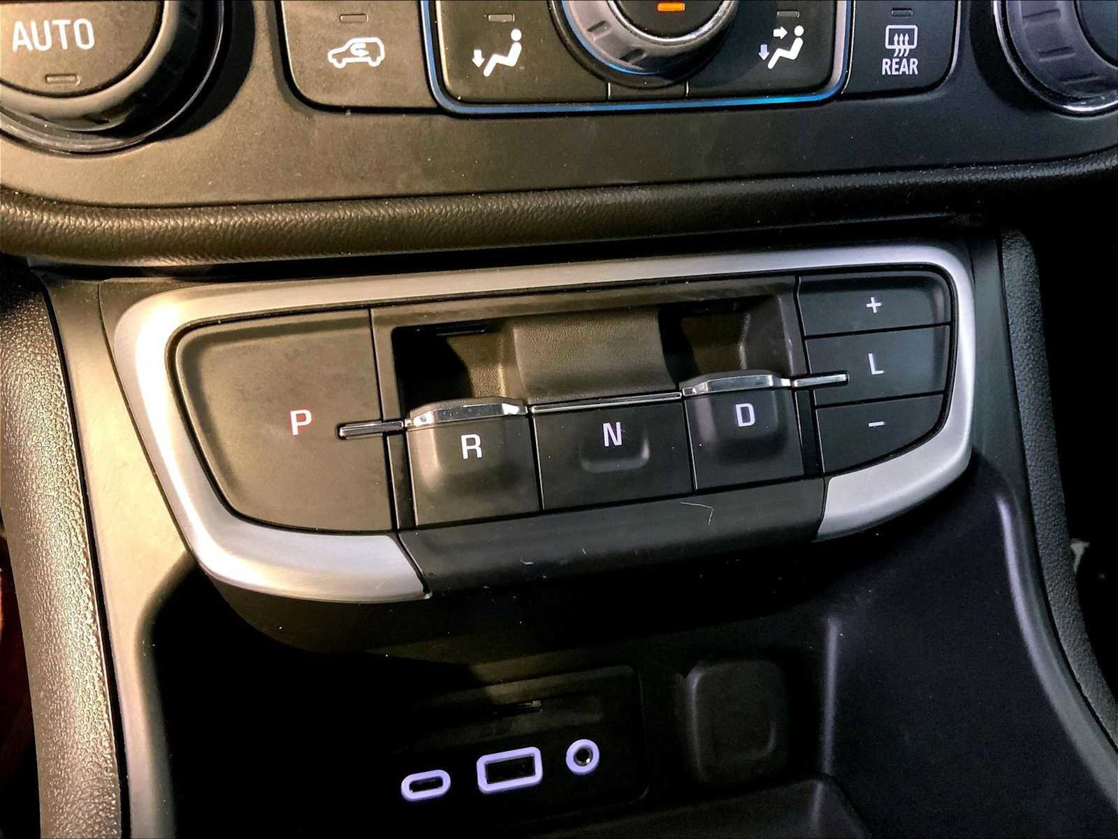 Used 2023 GMC Terrain SLT image 17