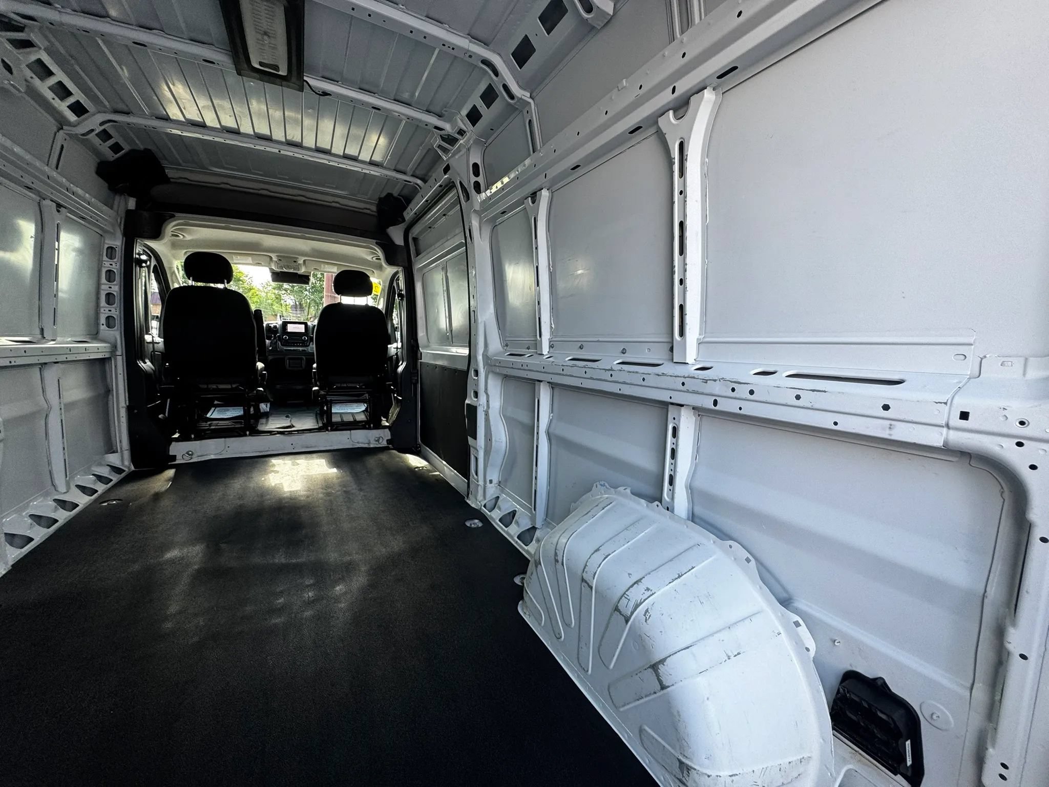 Used 2025 RAM ProMaster 2500 w/ Convenience Group FWD image 29