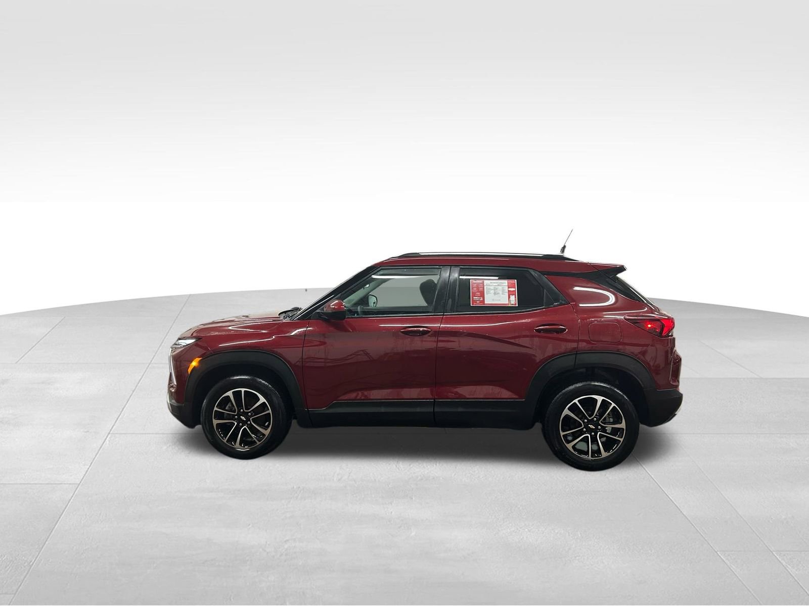 Used 2024 Chevrolet TrailBlazer LT image 2