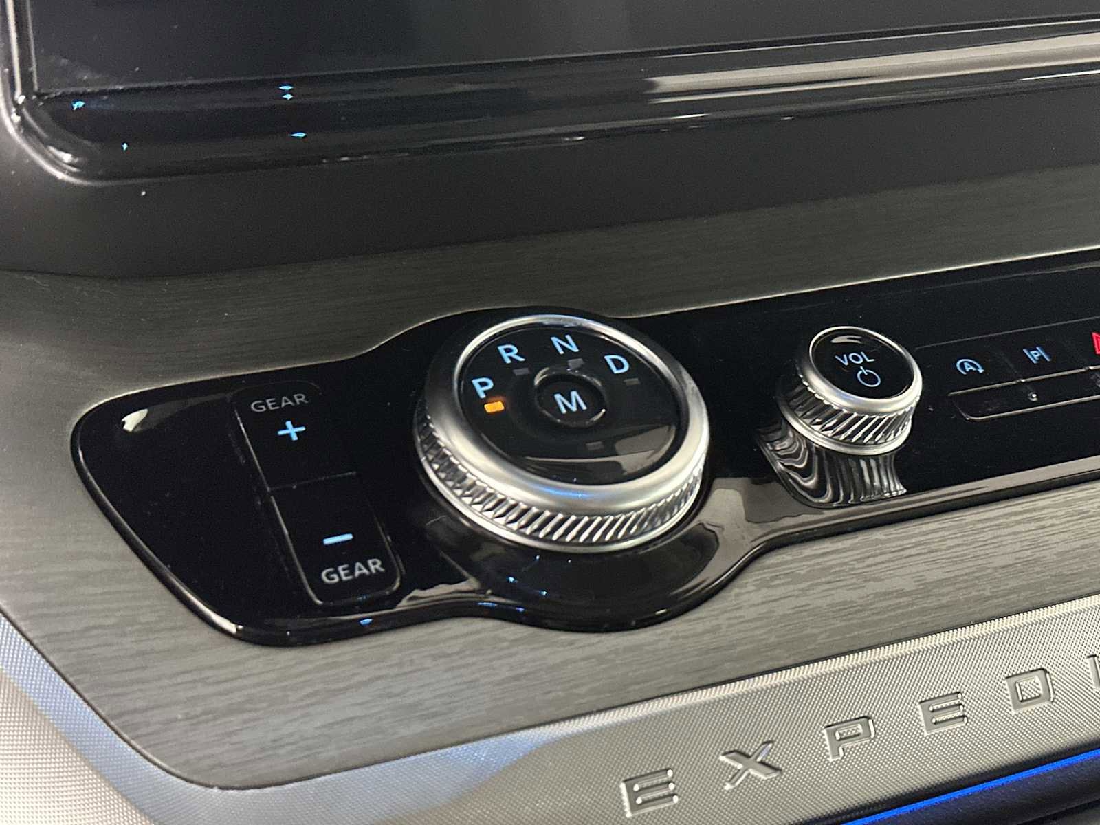 Used 2025 Ford Expedition Platinum image 35