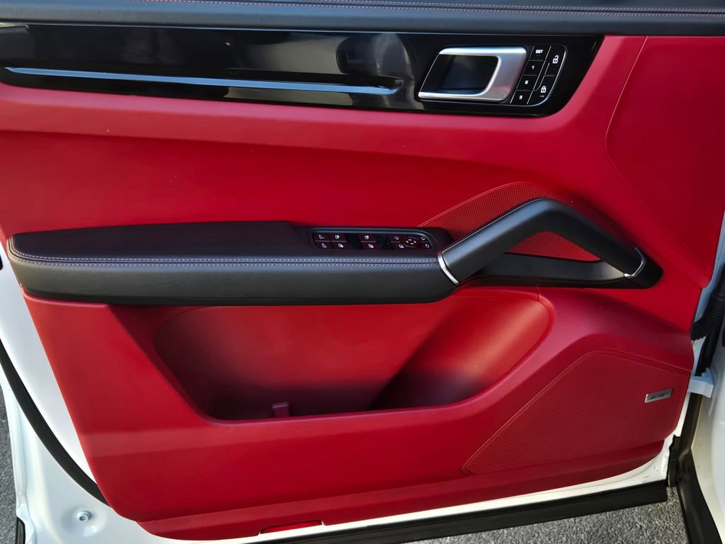 Used 2021 Porsche Cayenne S w/ Premium Package Plus image 11