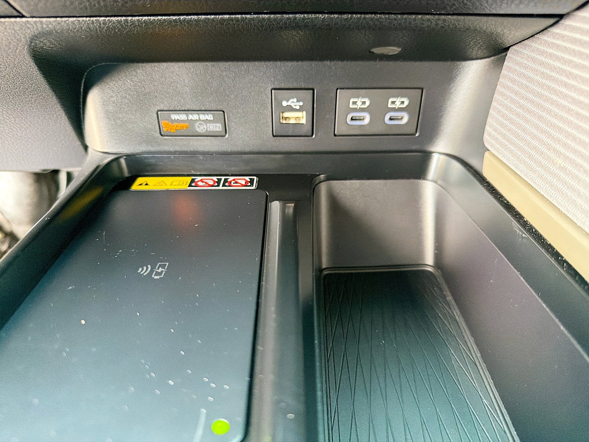 Used 2025 Toyota Camry SE w/ Multimedia Upgrade Package image 28