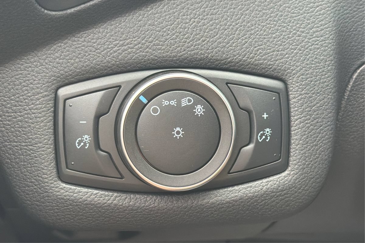 Used 2018 Ford C-MAX SE w/ Equipment Group 201A FWD image 17
