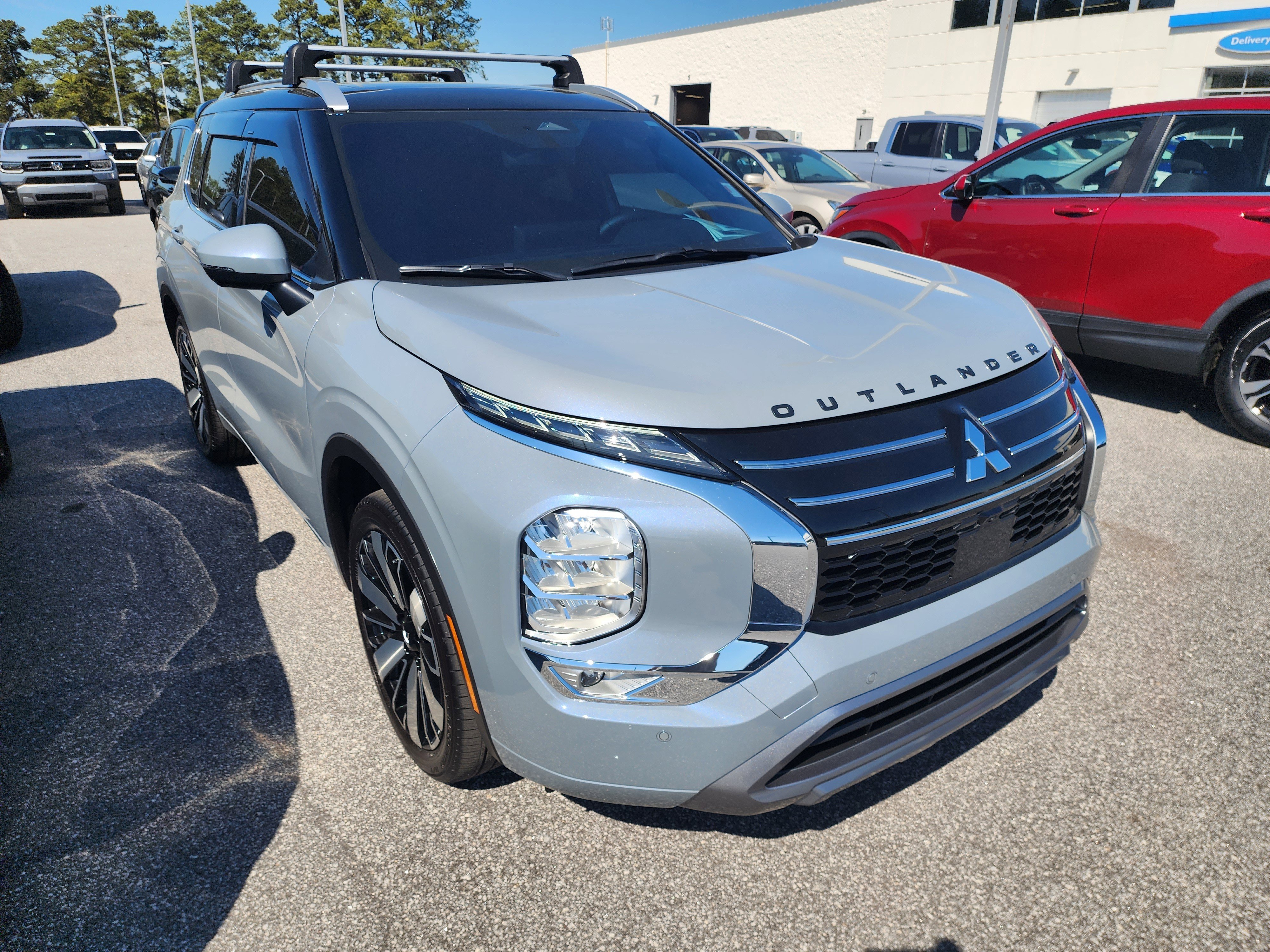 Used 2025 Mitsubishi Outlander SEL image 2