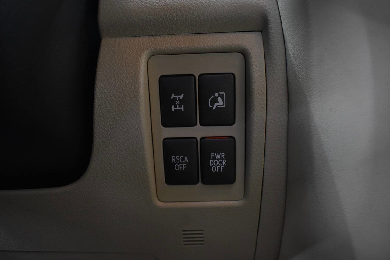 Used 2015 Lexus LX 570 4WD image 25