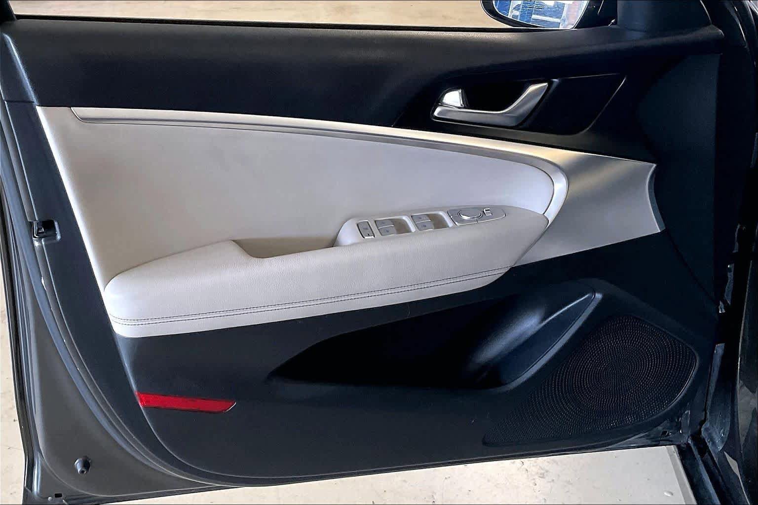 Used 2022 Genesis G70 2.0T image 20