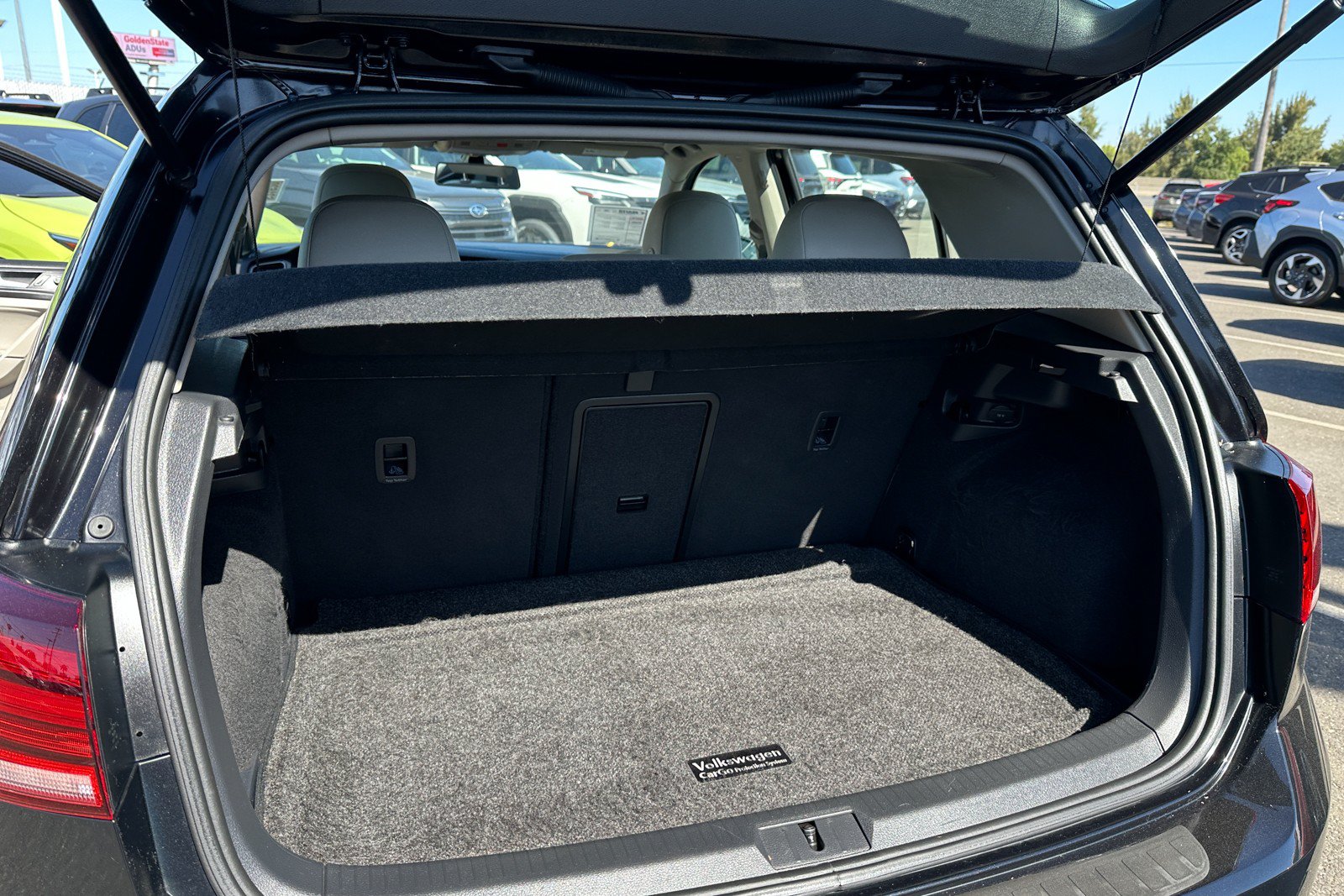 Used 2018 Volkswagen Golf SE FWD image 28