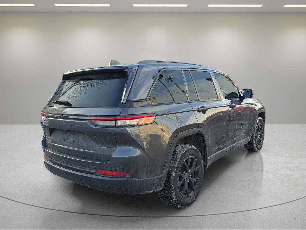 Used 2024 Jeep Grand Cherokee Altitude image 6