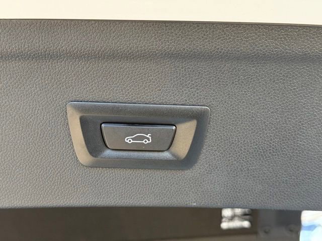 Used 2026 BMW iX xDrive45 w/ Premium Package image 17