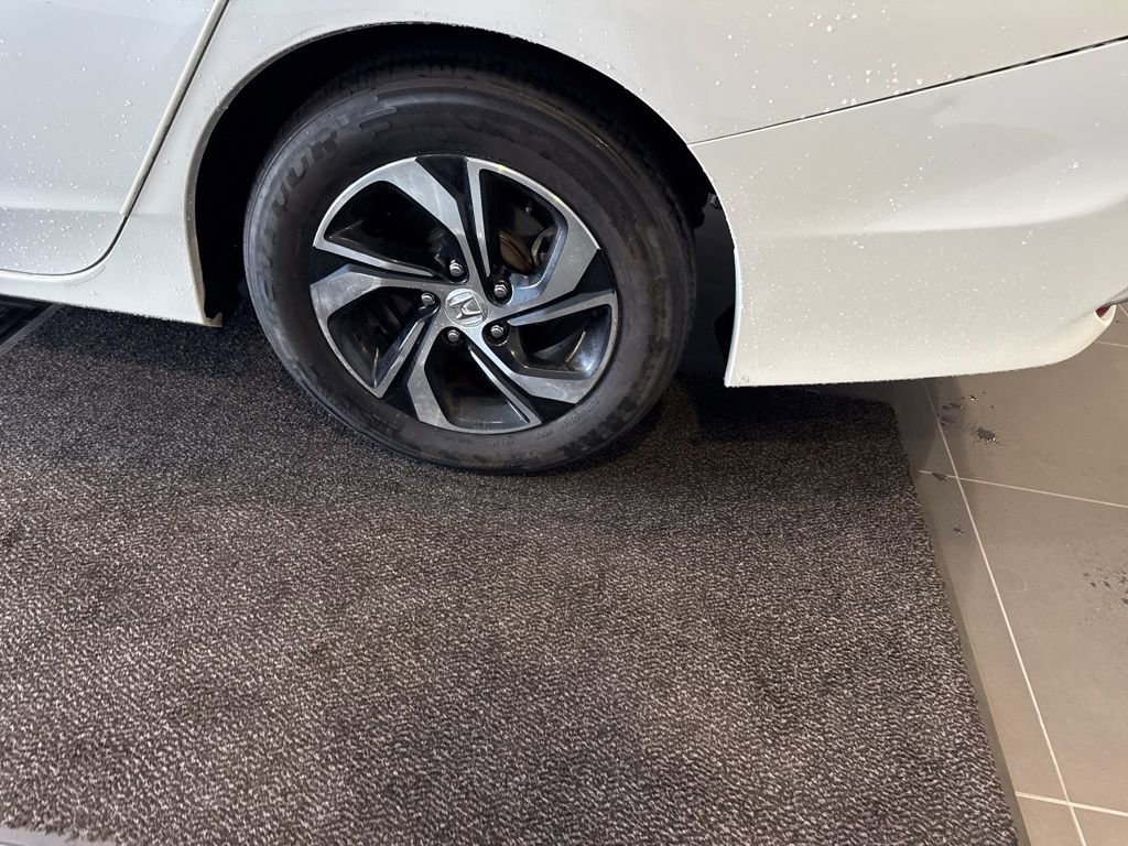 Used 2017 Honda Accord LX image 13