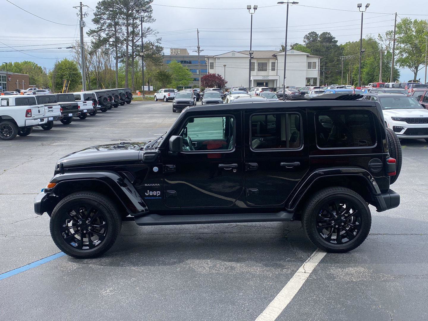 Certified 2023 Jeep Wrangler Sahara w/ Cold Weather Group image 9