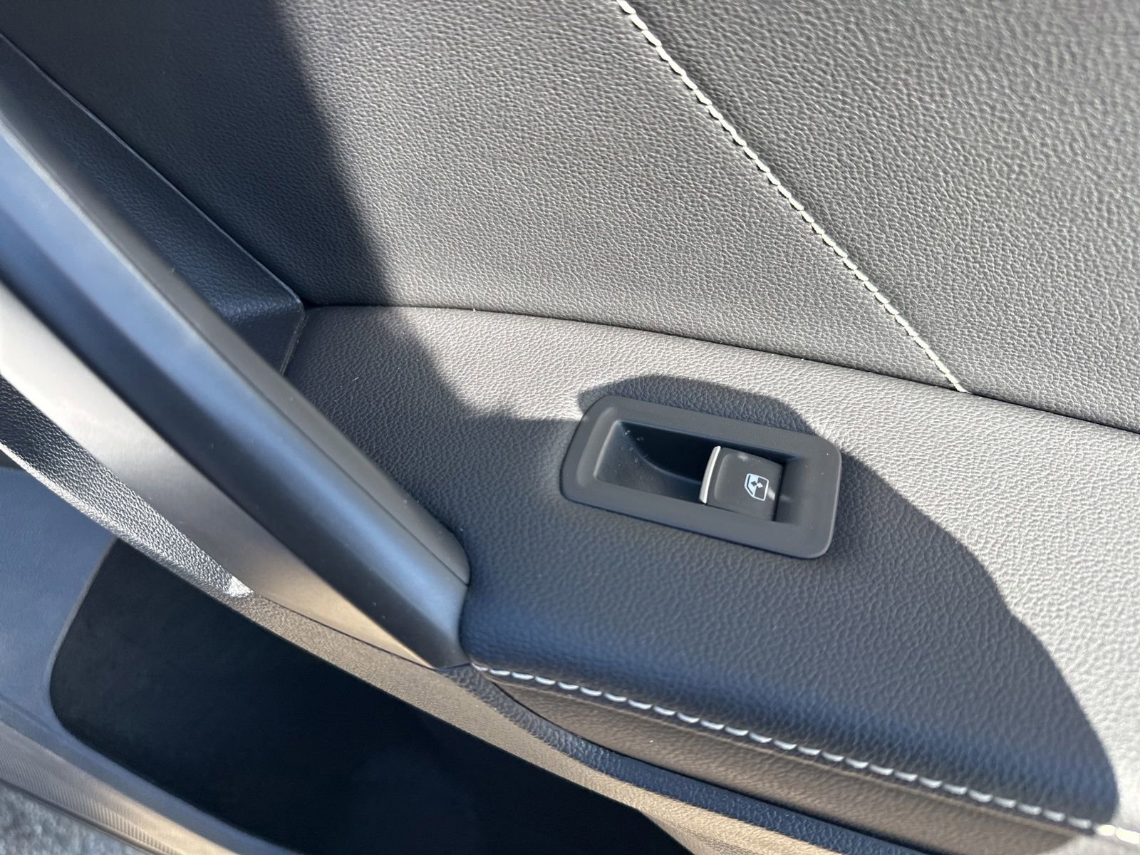 Certified 2022 Volkswagen Tiguan SEL R-Line image 46