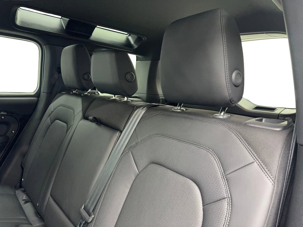 Used 2025 Land Rover Defender 110 S image 33