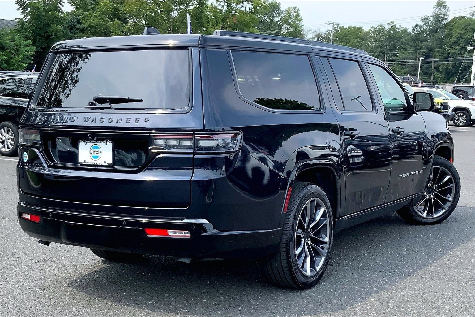 Certified 2025 Jeep Grand Wagoneer L Series III w/ Rear Seat Video Group 1 AWD/4WD image 11