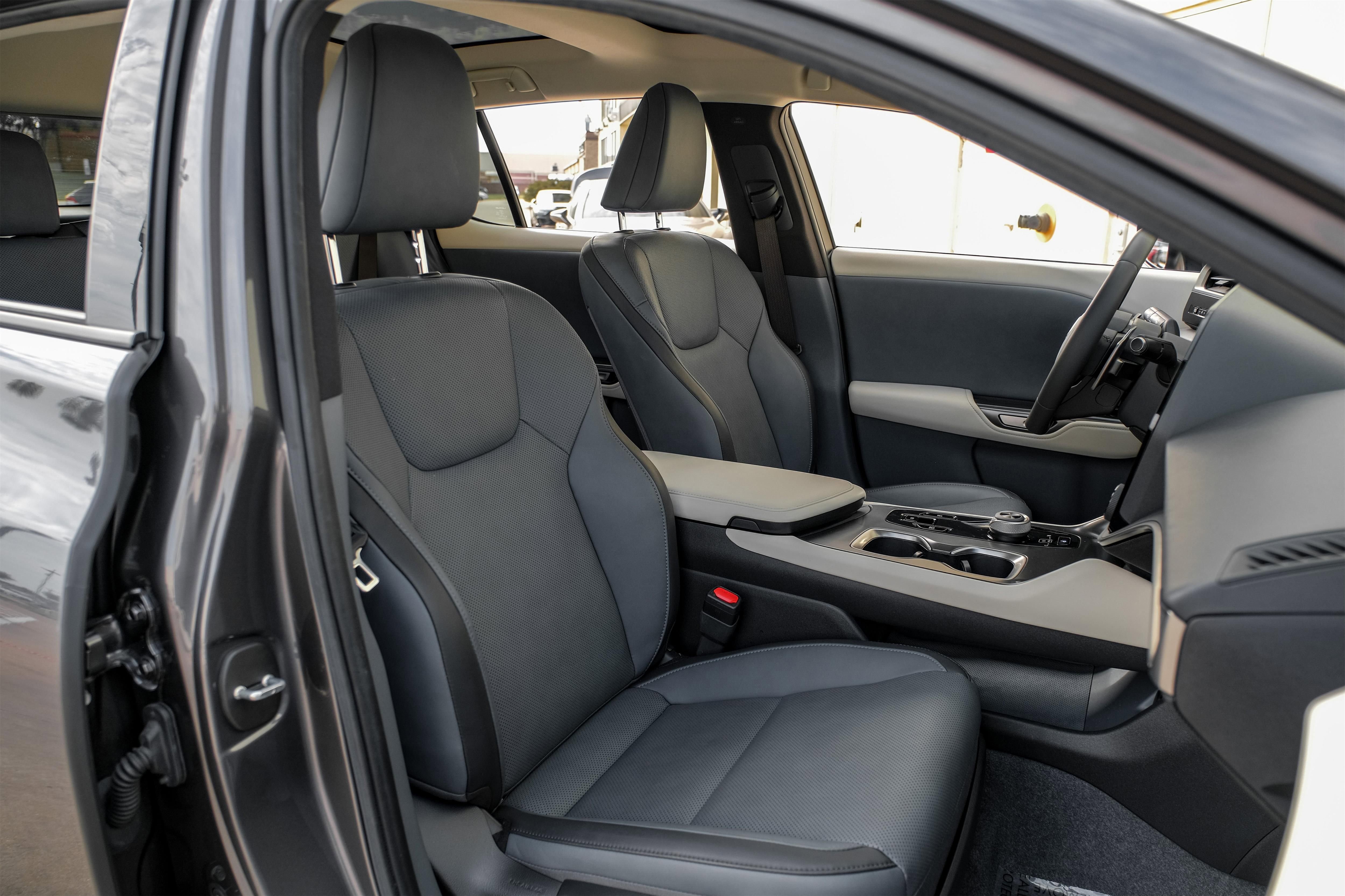 Used 2023 Lexus RZ 450e Premium w/ Technology Package image 30