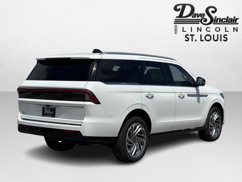 New 2026 Lincoln Navigator Reserve AWD/4WD image 3