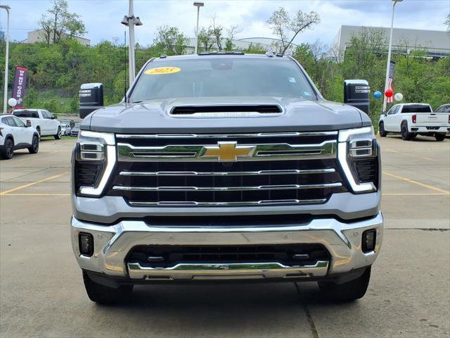 Used 2025 Chevrolet Silverado 3500 LTZ w/ LTZ Plus Package AWD/4WD image 3