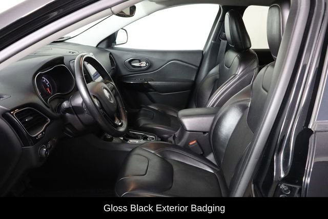 Used 2019 Jeep Cherokee Latitude Plus AWD/4WD image 18