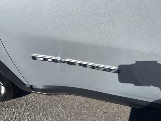Used 2024 Jeep Compass Latitude image 14