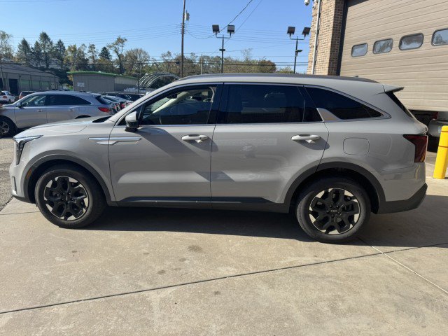 Used 2025 Kia Sorento S w/ Panoramic Sunroof Package FWD image 6