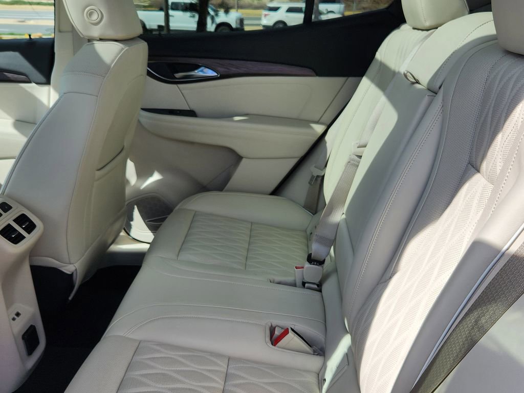 Used 2023 Buick Envision Avenir image 10