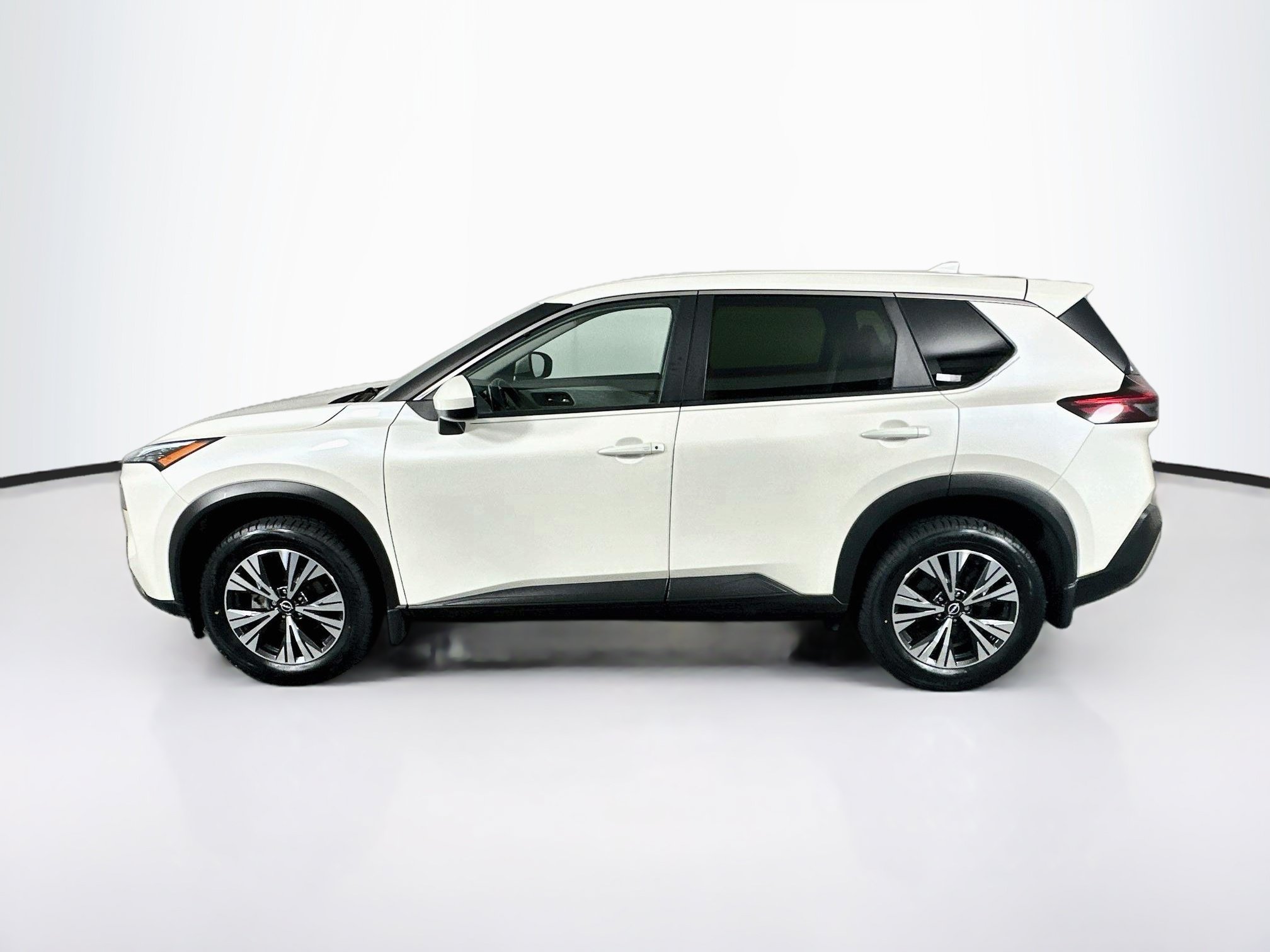 Used 2023 Nissan Rogue SV FWD image 4
