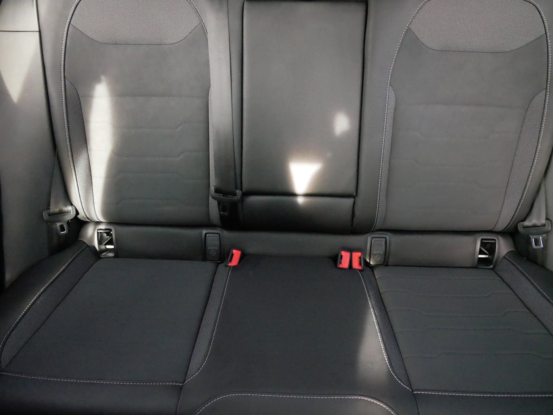 Certified 2025 Volkswagen Taos SE image 13