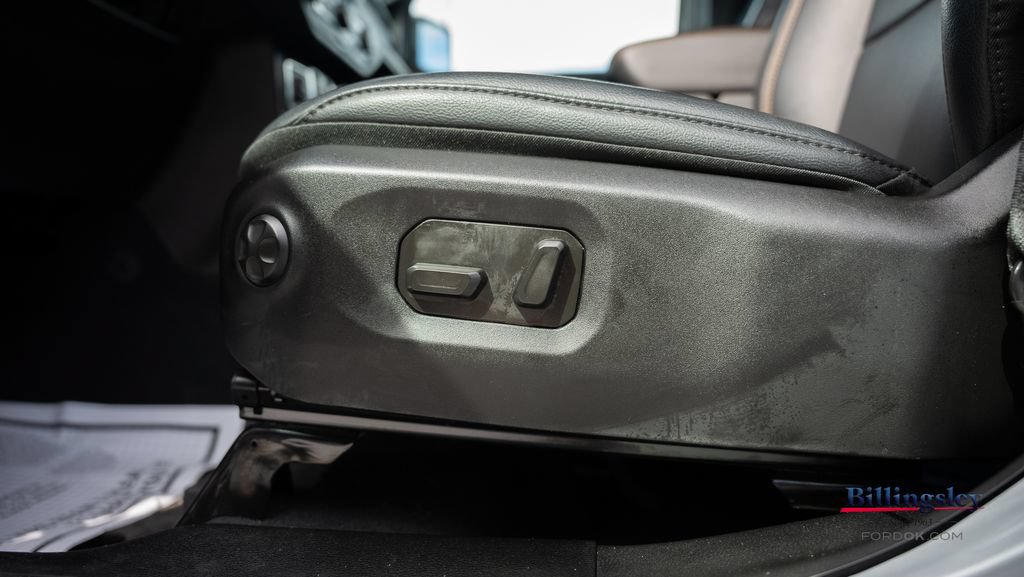 Used 2024 Jeep Wrangler Unlimited Sahara AWD/4WD image 11
