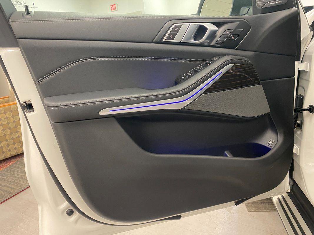 Used 2024 BMW X5 xDrive50e image 10