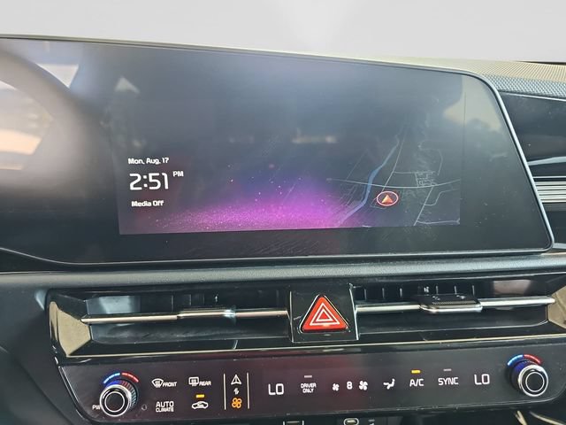 Used 2024 Kia Niro EX Touring FWD image 17