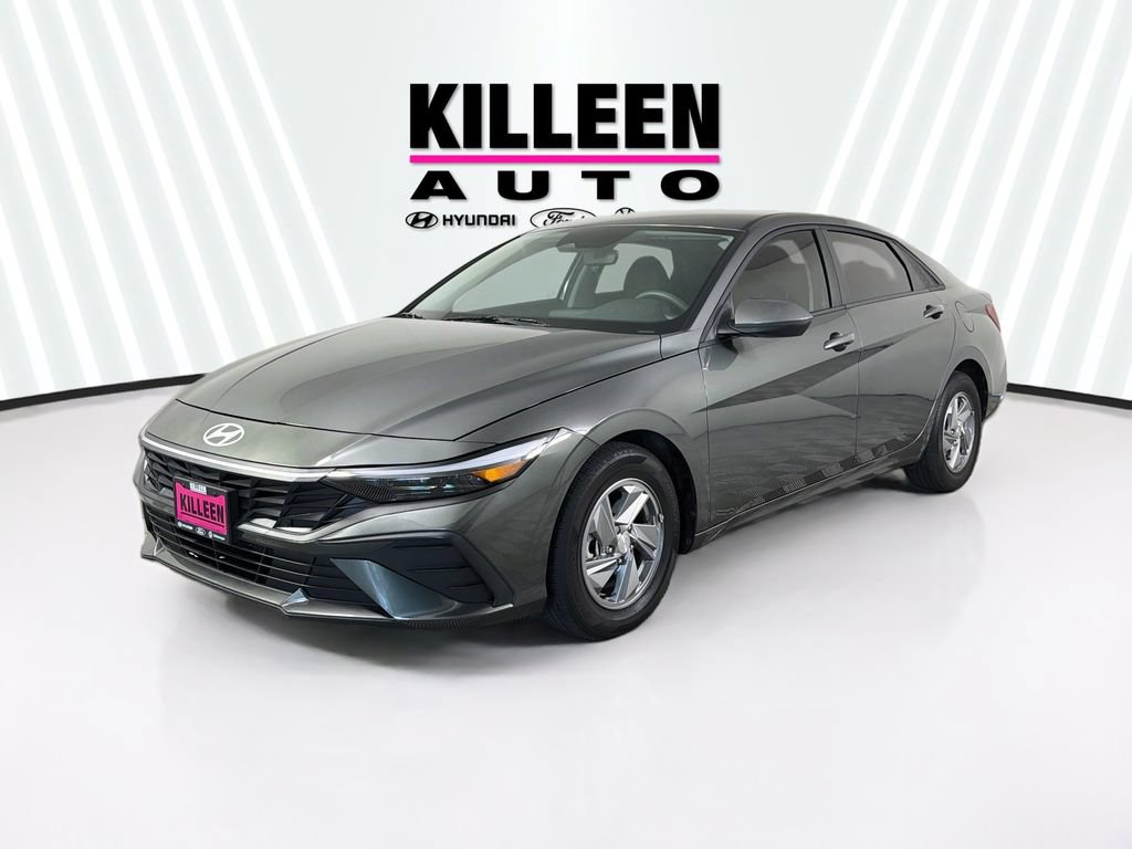 Used 2025 Hyundai Elantra SE FWD image 3