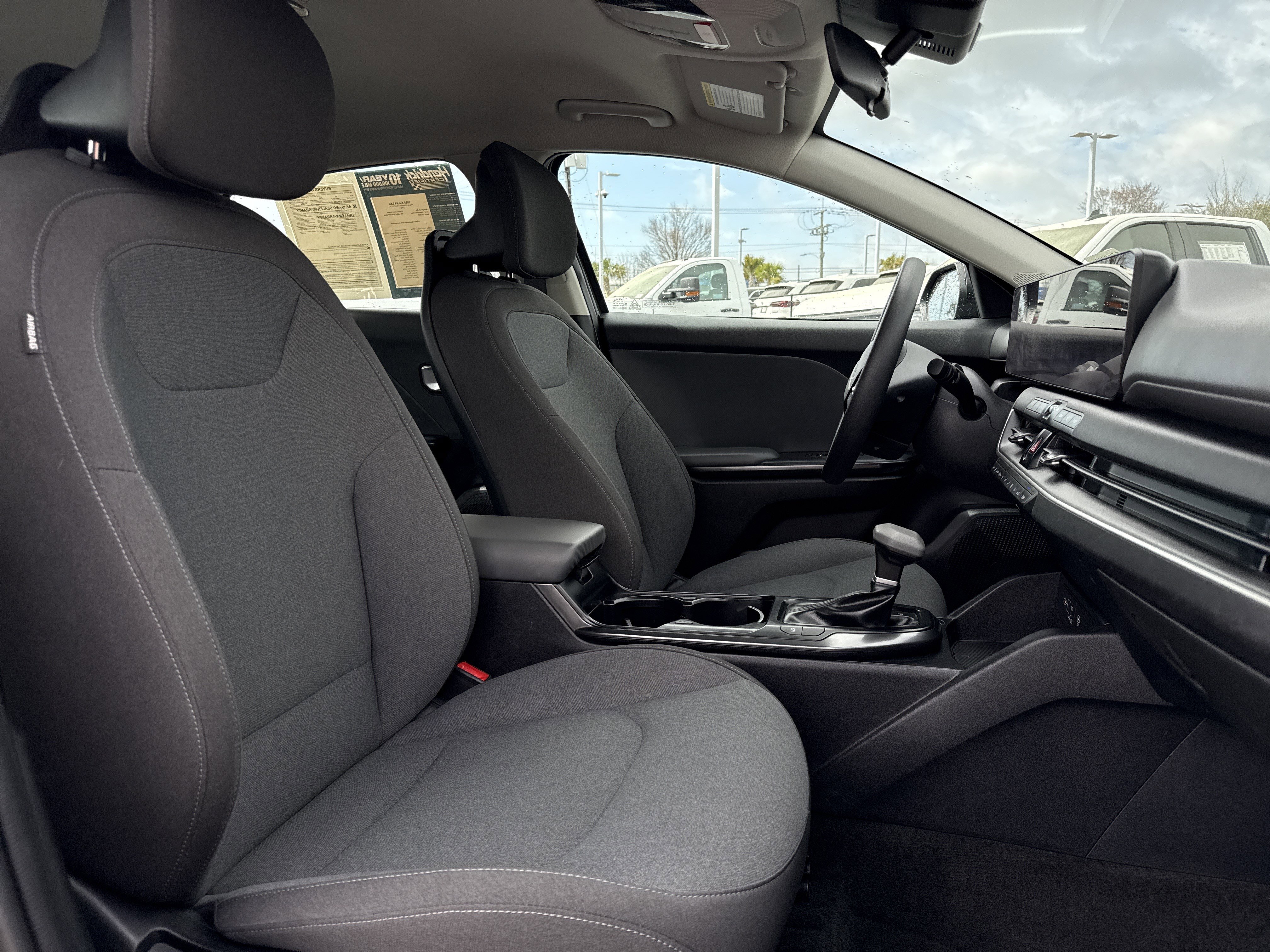 Used 2025 Kia K4 LXS image 41