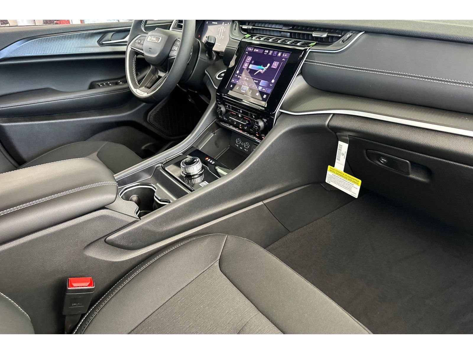 New 2025 Jeep Grand Cherokee Laredo w/ Luxury Tech Group I RWD image 17