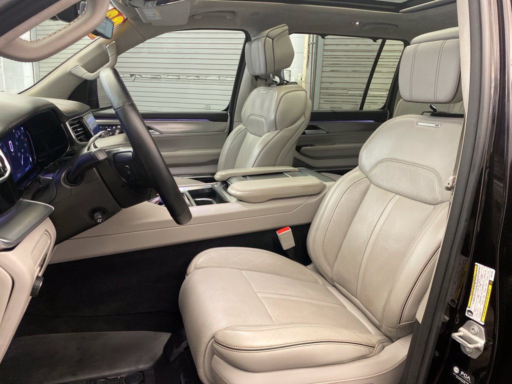Used 2023 Jeep Grand Wagoneer Series II w/ Flexible Seating Group AWD/4WD image 20