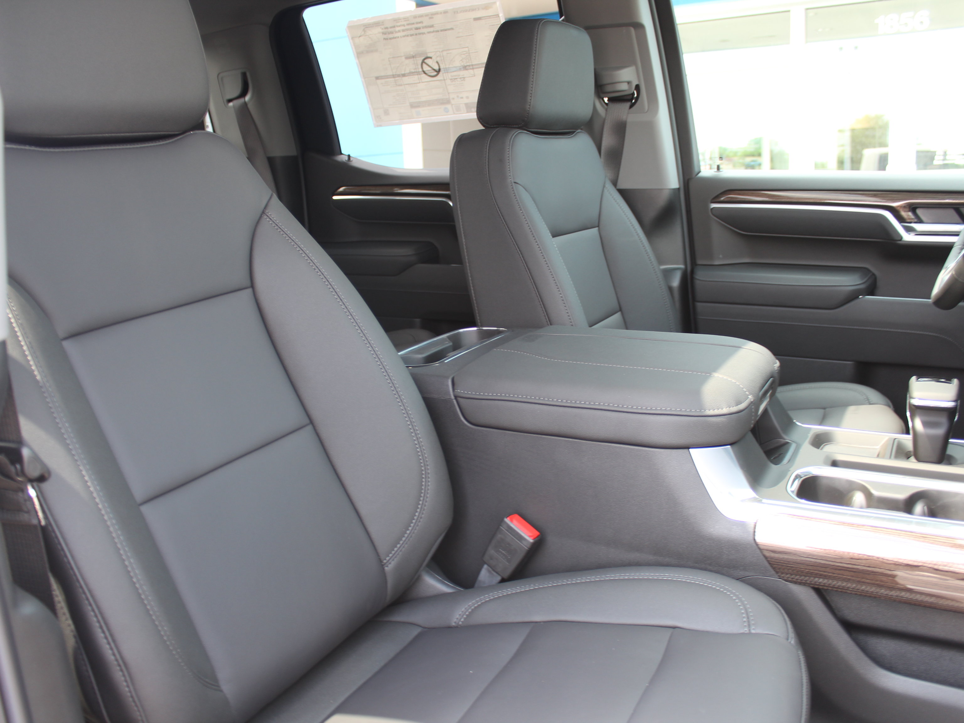 New 2026 Chevrolet Silverado 1500 RST w/ Dark Appearance Package AWD/4WD image 15