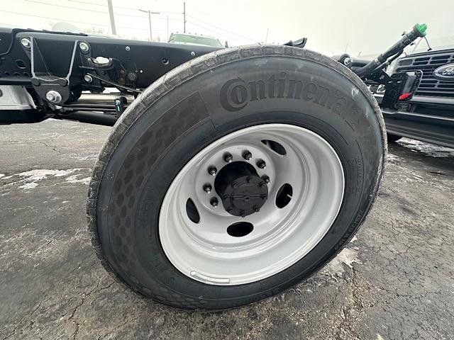 New 2025 Ford F550 4x4 Regular Cab Super Duty image 14