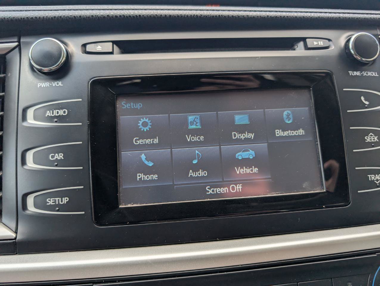 Used 2014 Toyota Highlander LE FWD image 17