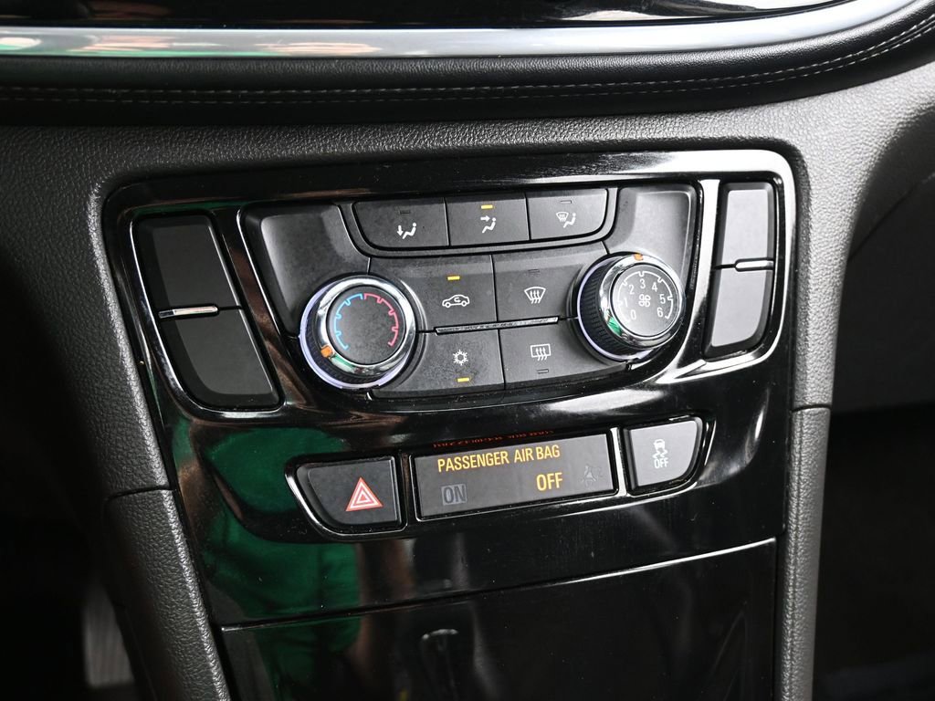 Used 2020 Buick Encore Preferred image 24