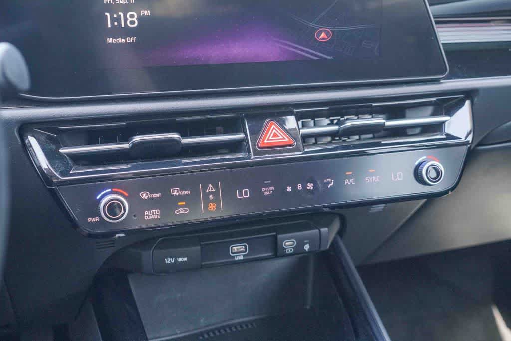 Certified 2023 Kia Niro EX FWD image 21