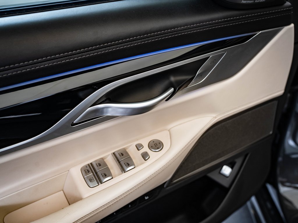 Used 2022 BMW M760i xDrive w/ Luxury Rear Seating Package image 24