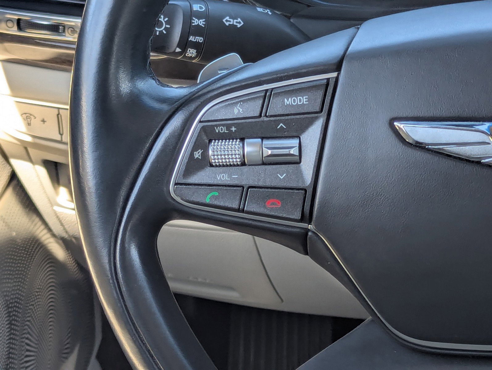 Used 2018 Genesis G90 3.3T Premium image 22