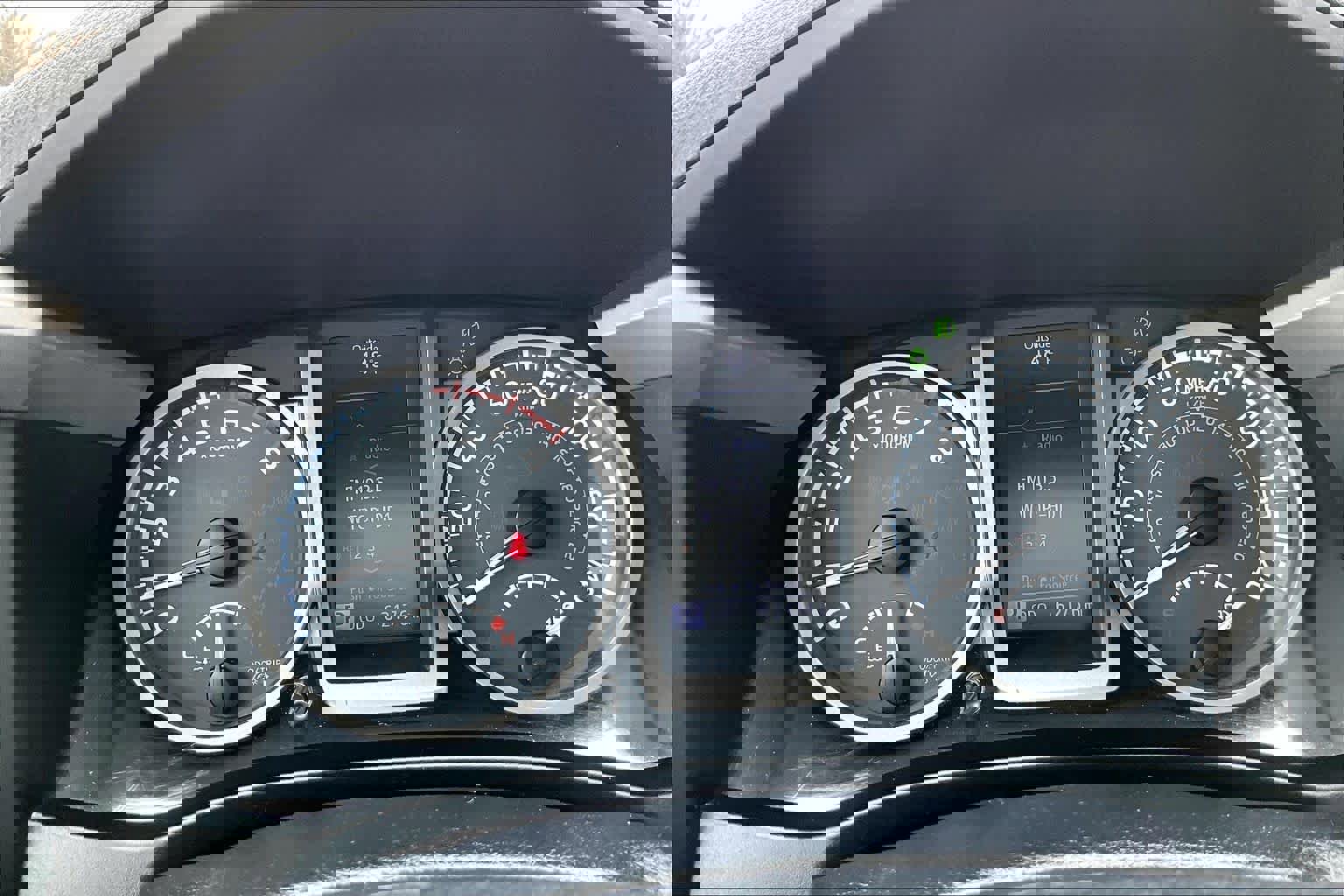 Used 2017 Toyota Tacoma SR5 w/ SR5 Appearance Package (SM) image 25