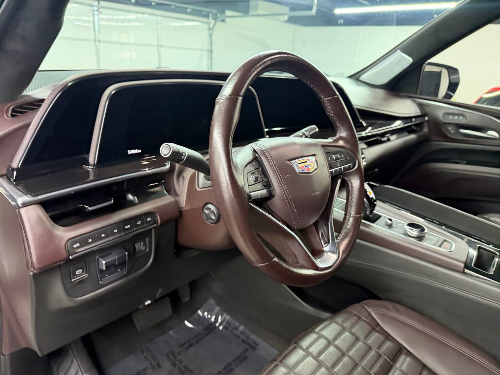 Used 2023 Cadillac Escalade Sport Platinum w/ LPO, ONYX Package image 17