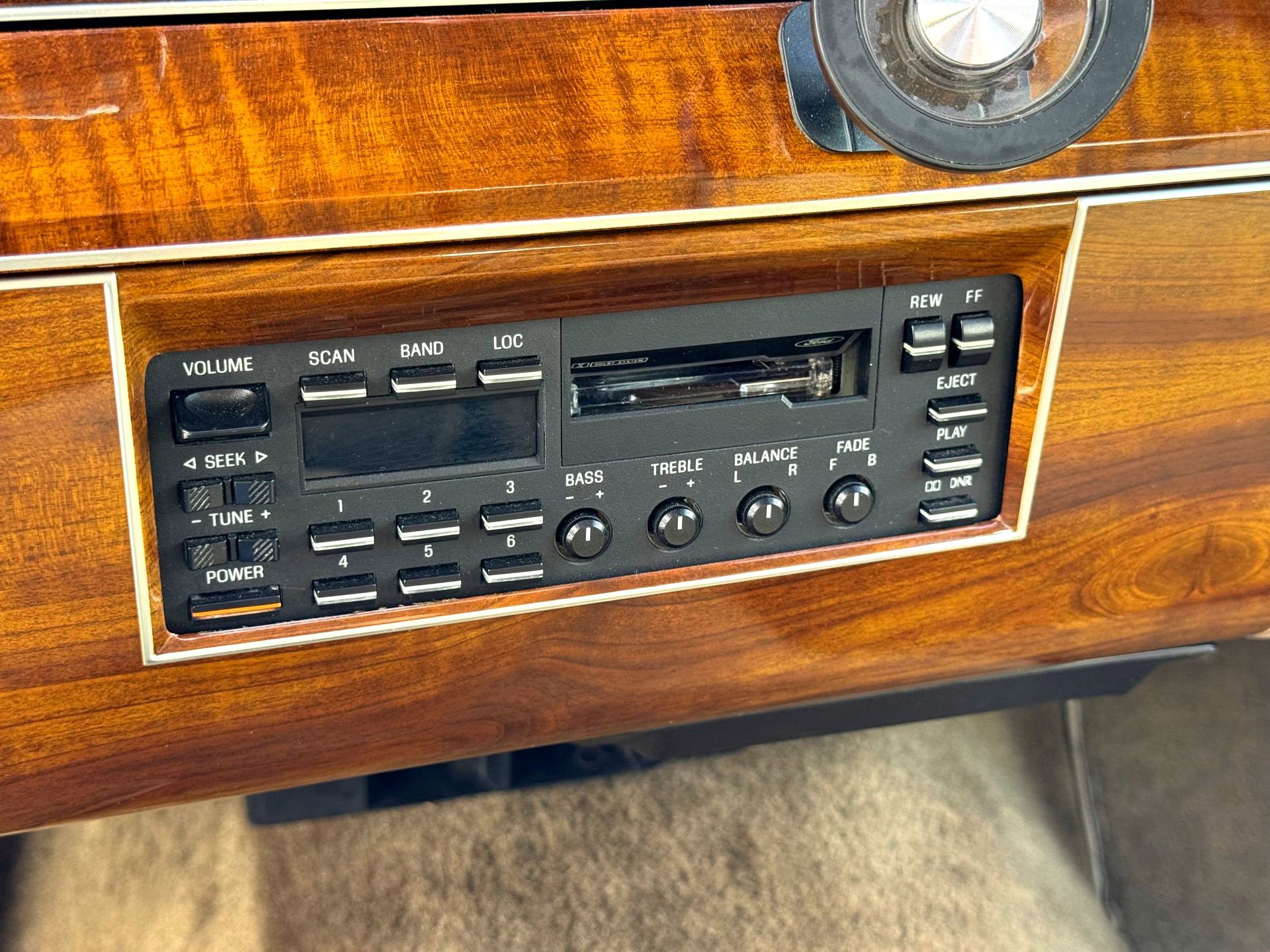 Used 1989 Lincoln Town Car Signature RWD image 40