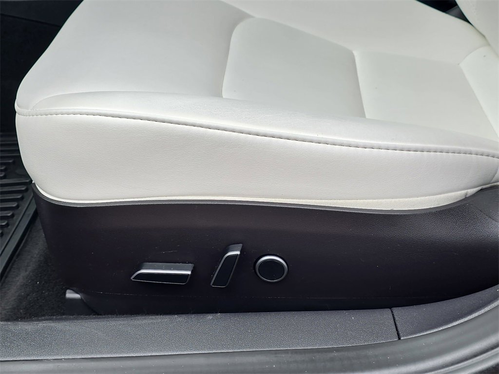 Used 2023 Tesla Model 3 Standard Range image 28