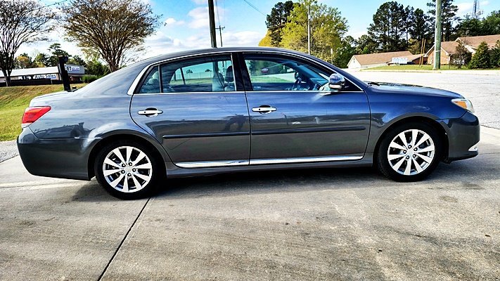 Used 2011 Toyota Avalon Limited image 10