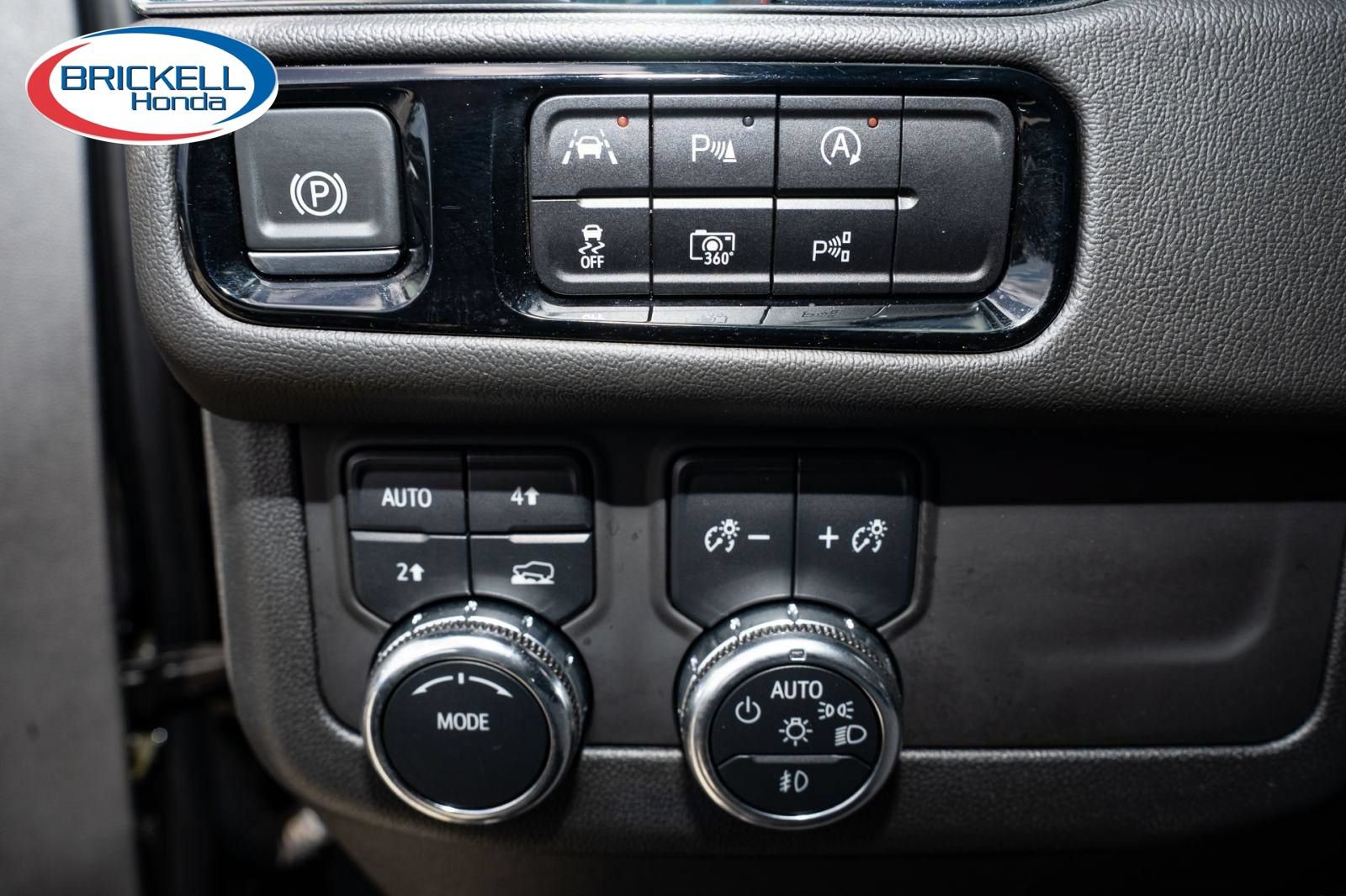 Used 2025 GMC Yukon Denali AWD/4WD image 30